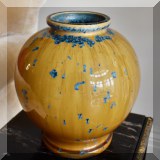 P08. Vase. 